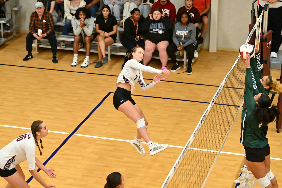 Wildcats overpowers VTSU-Lyndon 3-0 in Volleyball Action